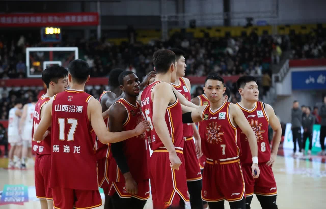 包含山西队在比赛中雄姿英发，轻松击败对手的词条