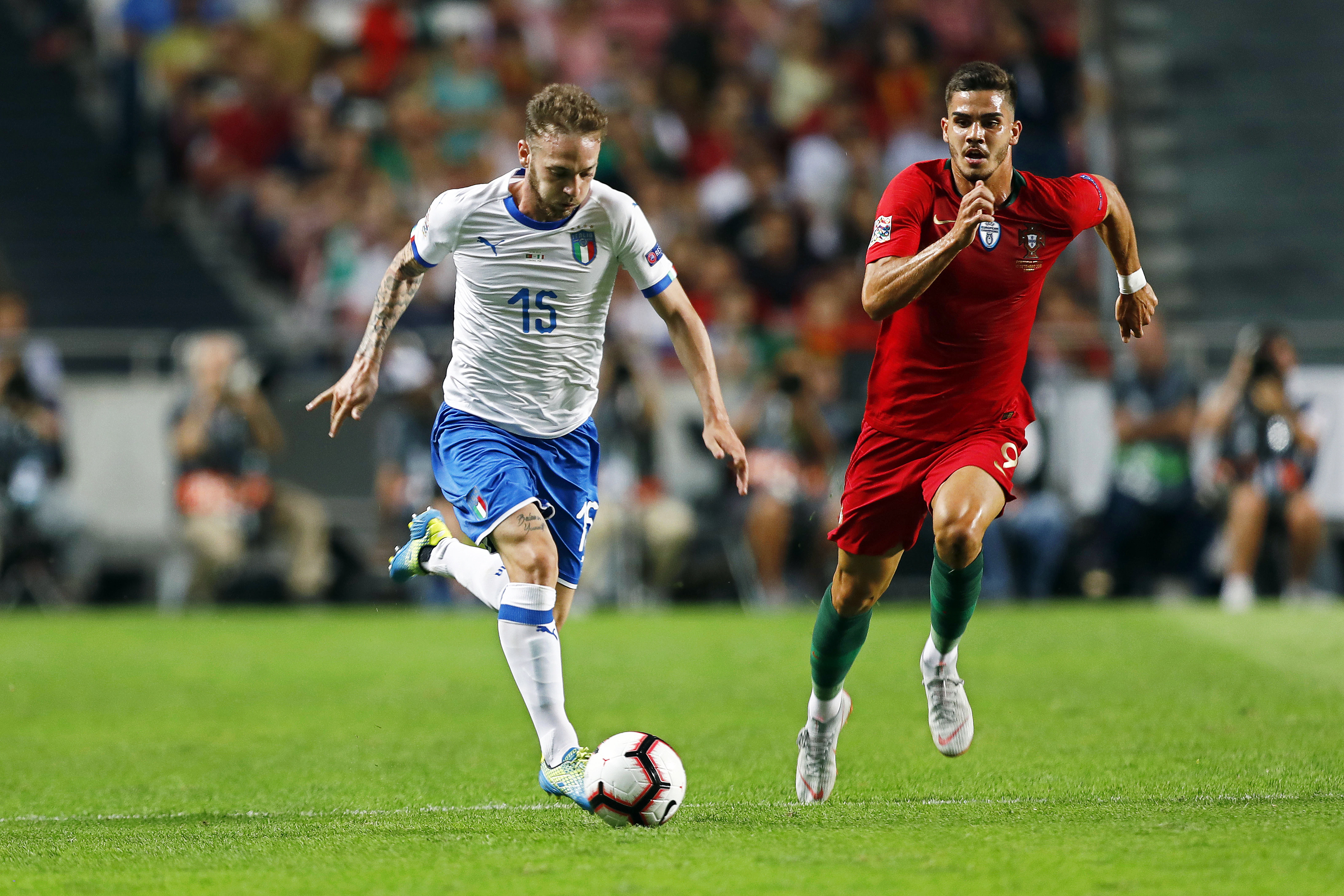 PG电子游戏-意大利足球联赛迎来激烈角逐，球队备战动作侧漏的简单介绍