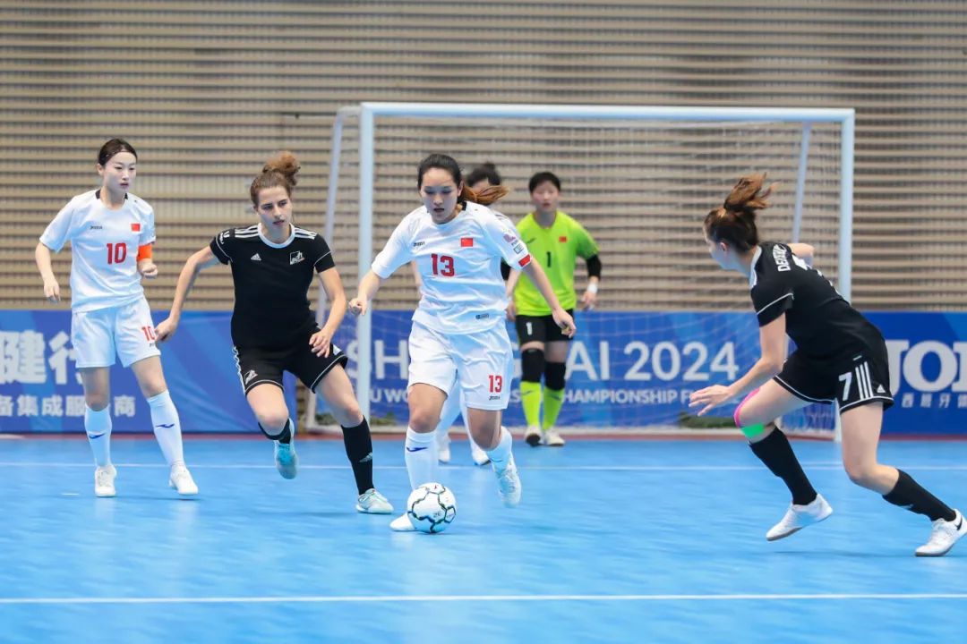 中国女子足球队闯入国际比赛四强 中国女子足球队闯入国际比赛四强