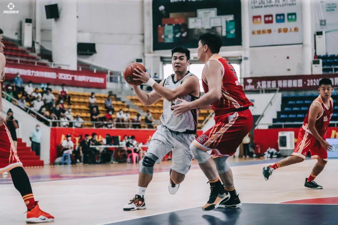 汕头队在比赛中击败对手，取得一场胜利