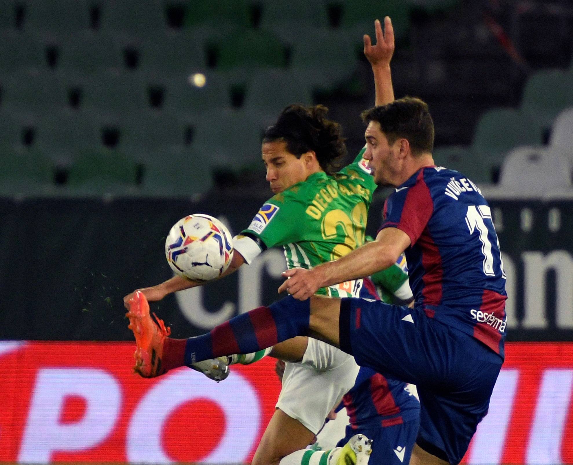 莱万特新教头首秀，无碍捍卫荣誉