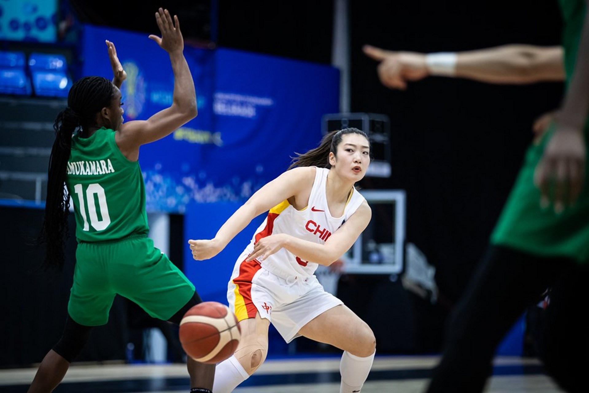 包含荷兰女篮备战世界杯，争取前进阶段突破的词条