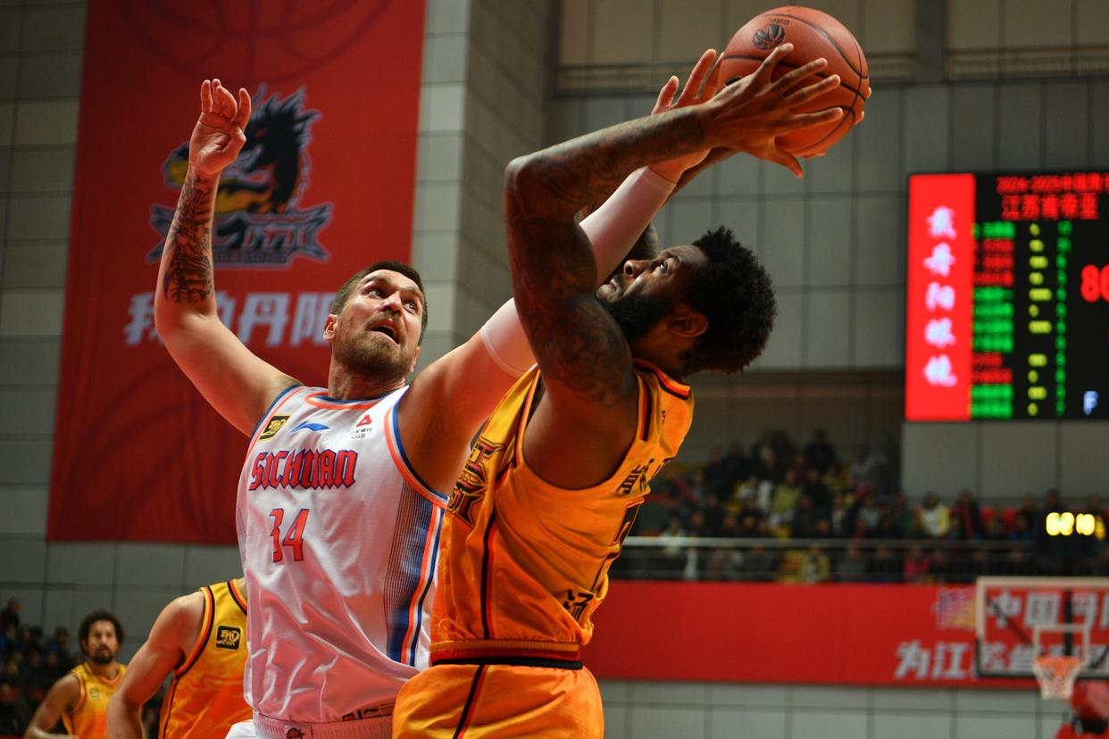 江苏队奋力反击，成功逆转局面