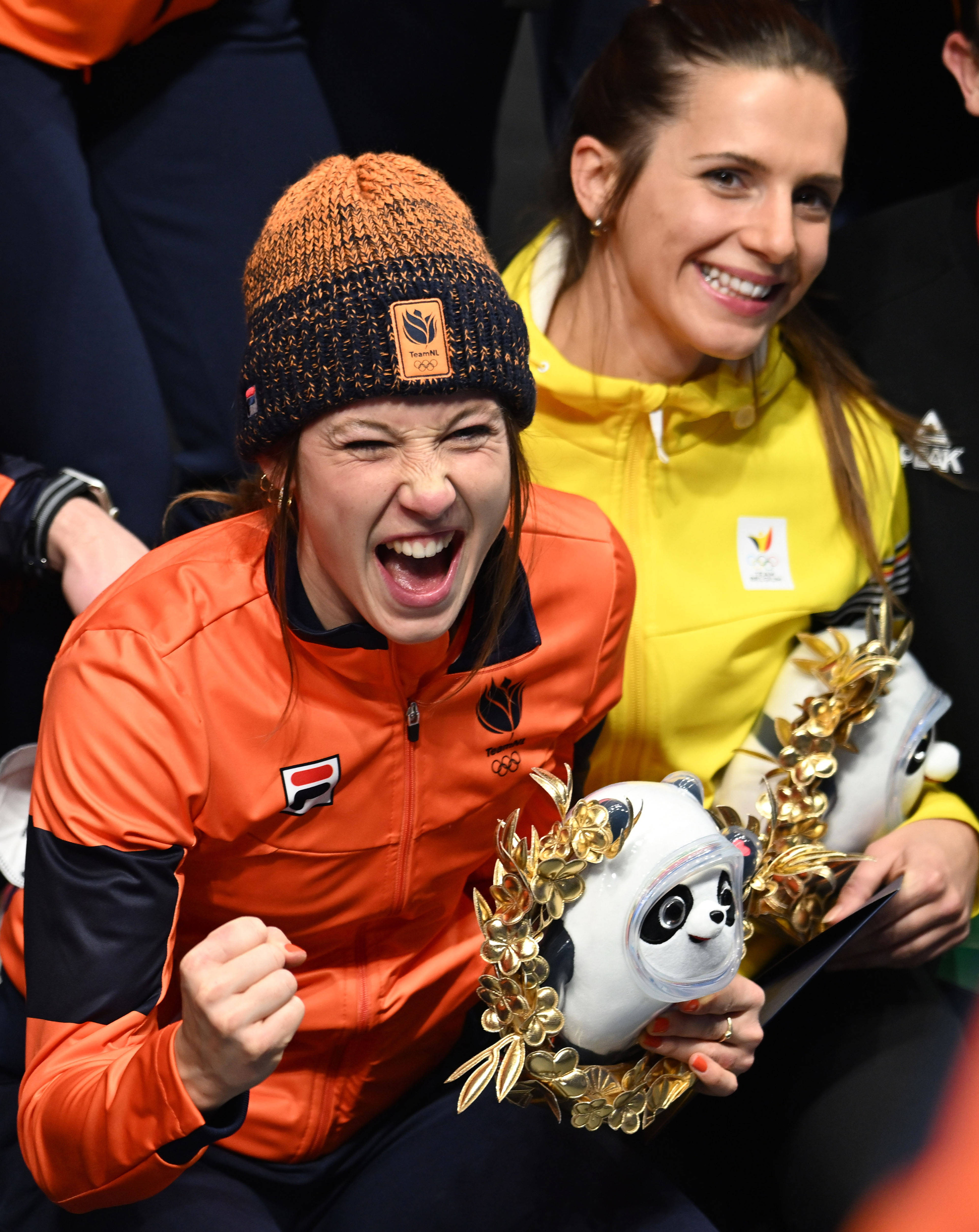 包含荷兰女足表现抢眼，轻松晋级决赛的词条