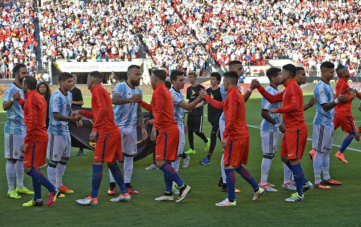 热血沸腾：足球场上的热情表现