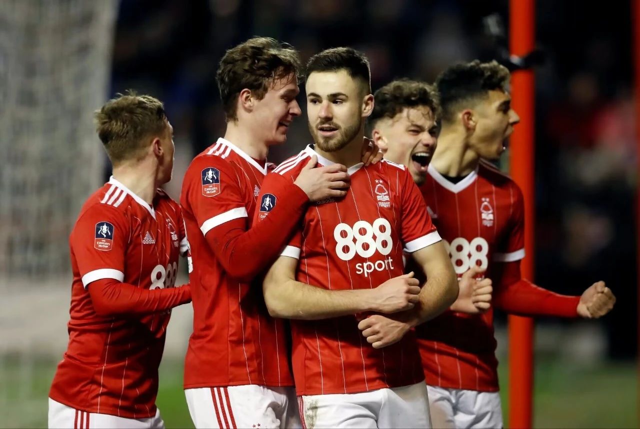 狼队坐镇主场迎战阿森纳，力争主场战胜对手