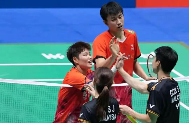 比赛中球员们实力强劲获得胜利