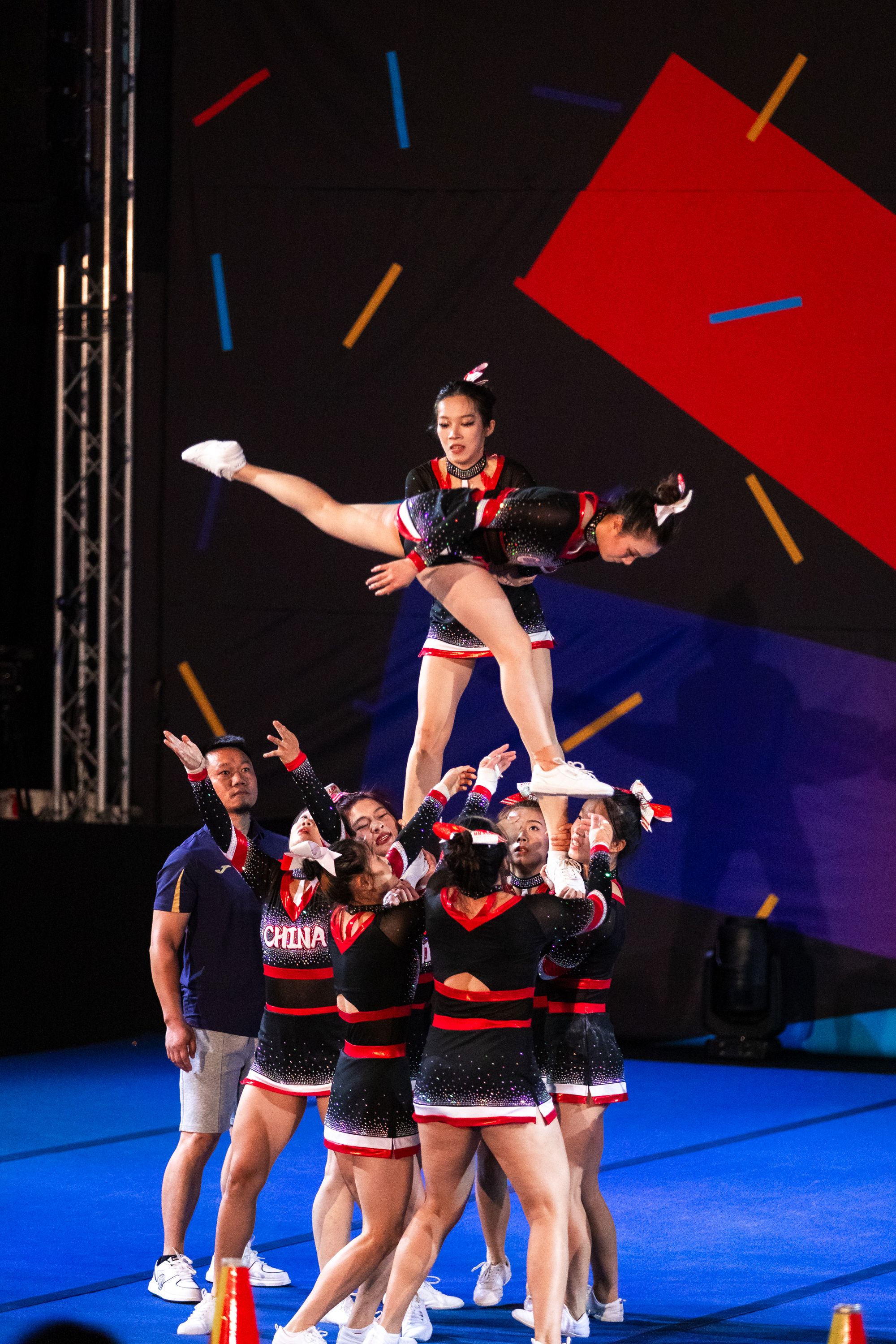 日本跳水冠军啦啦操示范健身动作