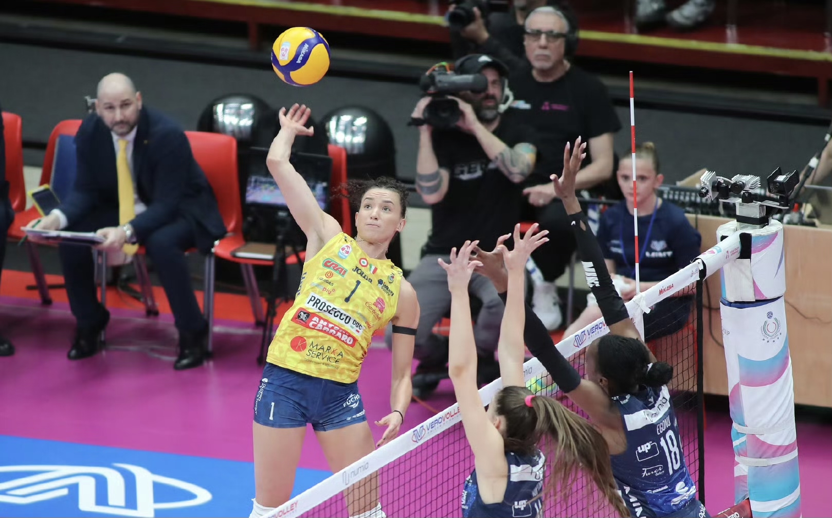 德国运动员团队在排球比赛中大获全胜 德国运动员团队在排球比赛中大获全胜