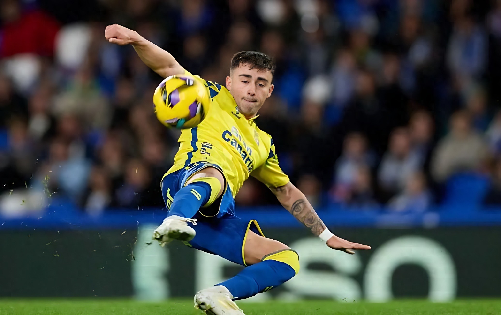 比利亚雷亚尔球员荣获最佳表现奖