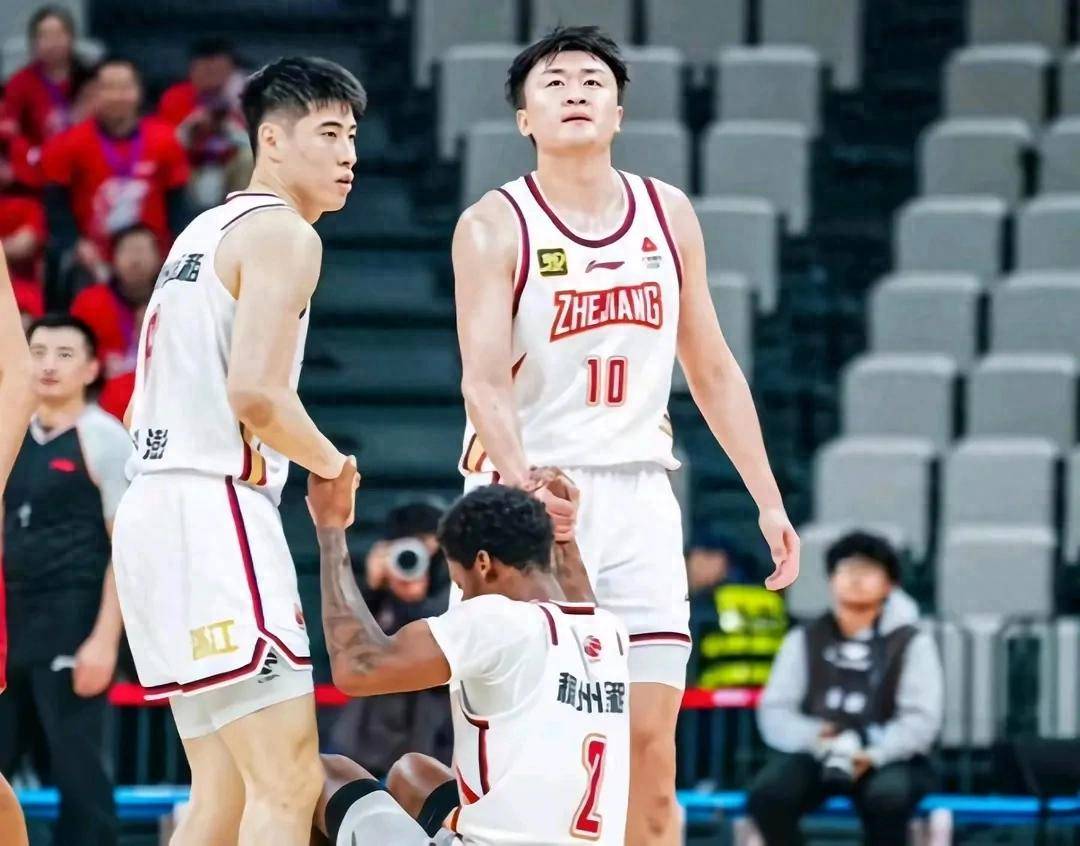 福建队在客场成功逆转山东队，以身残志乱获胜