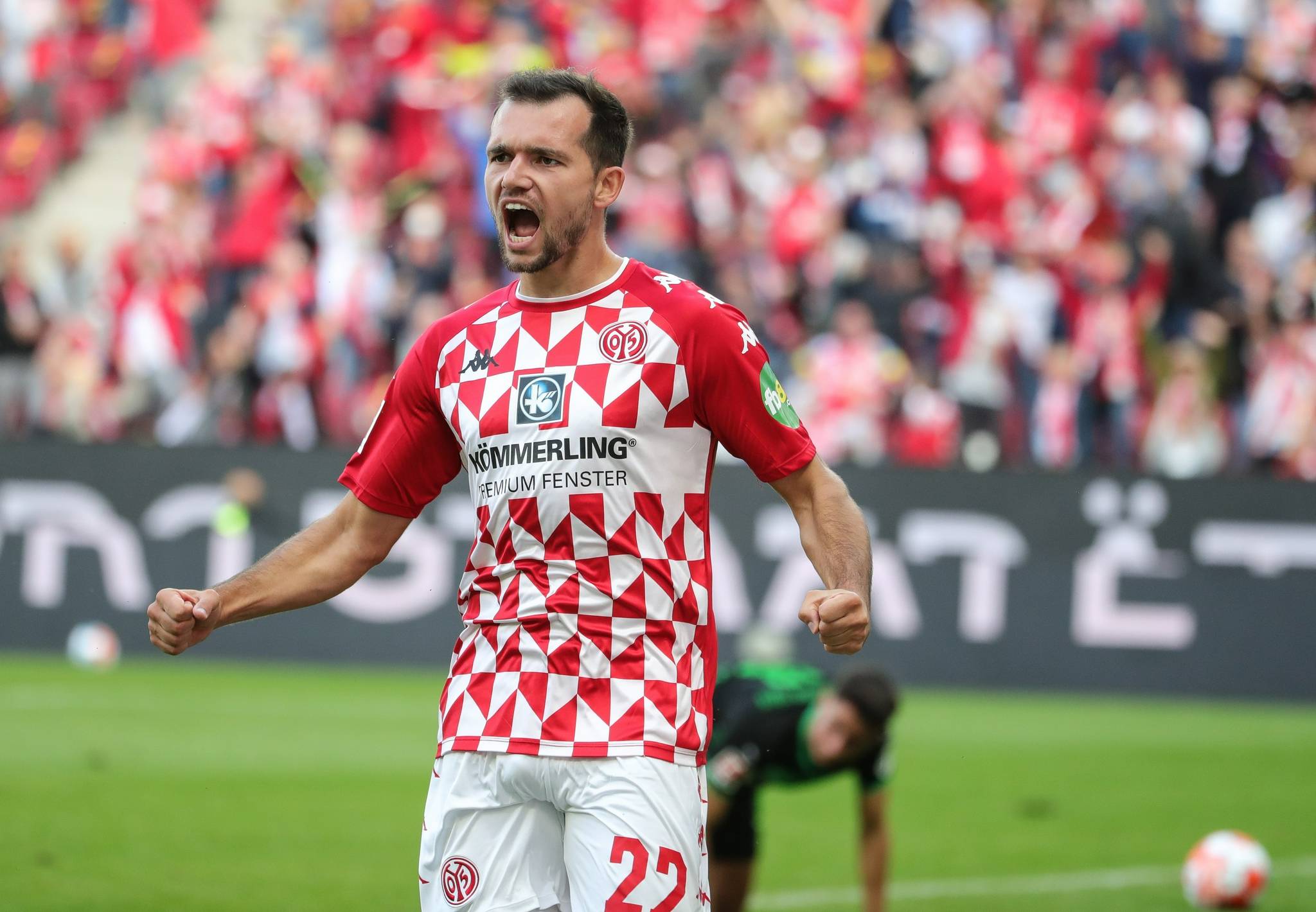 勒沃库森球员染红，影响球队比赛进程