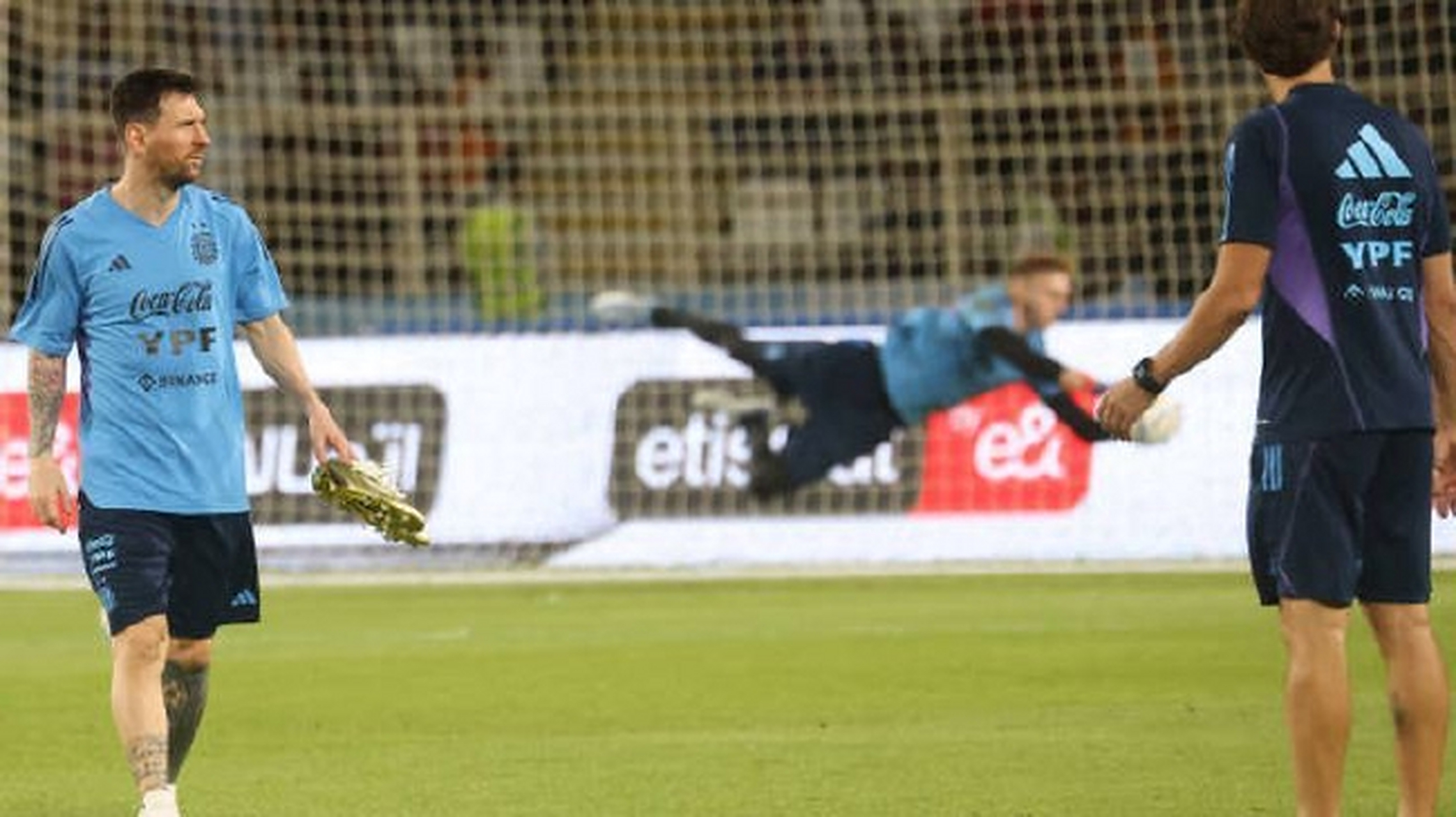 梅西前队友接受采访谈未来，曝光内幕引发热议