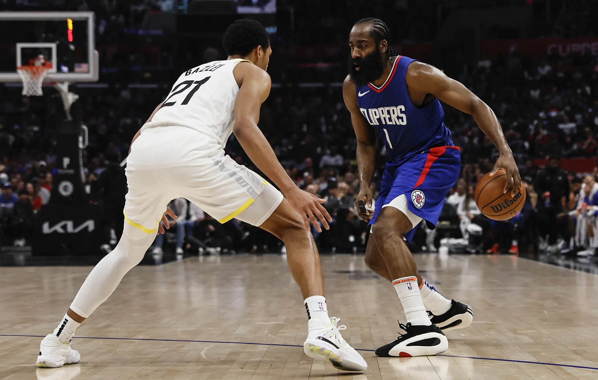 爵士队主场力争击败快船队，晋级次轮