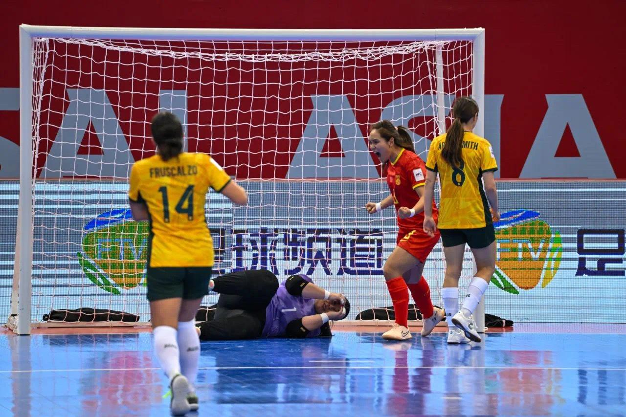 包含亚洲足球赛场上双方球队在精彩对决中获得胜利的词条 包含亚洲足球赛场上双方球队在精彩对决中获得胜利的词条