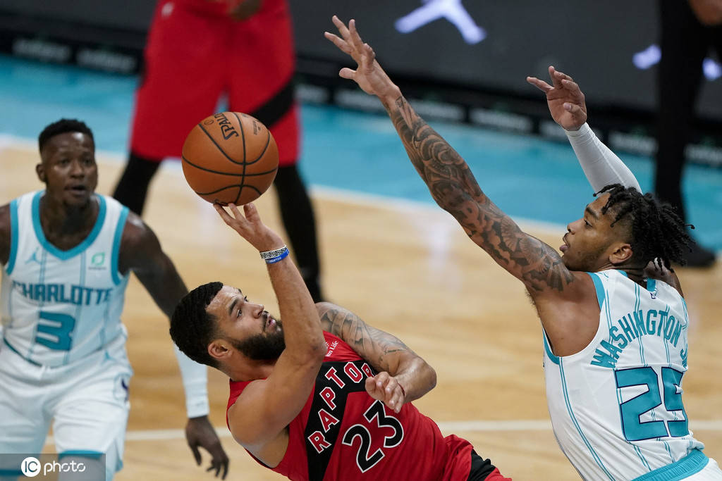 猛龙逆袭成功，对决黄蜂赢得关键胜利