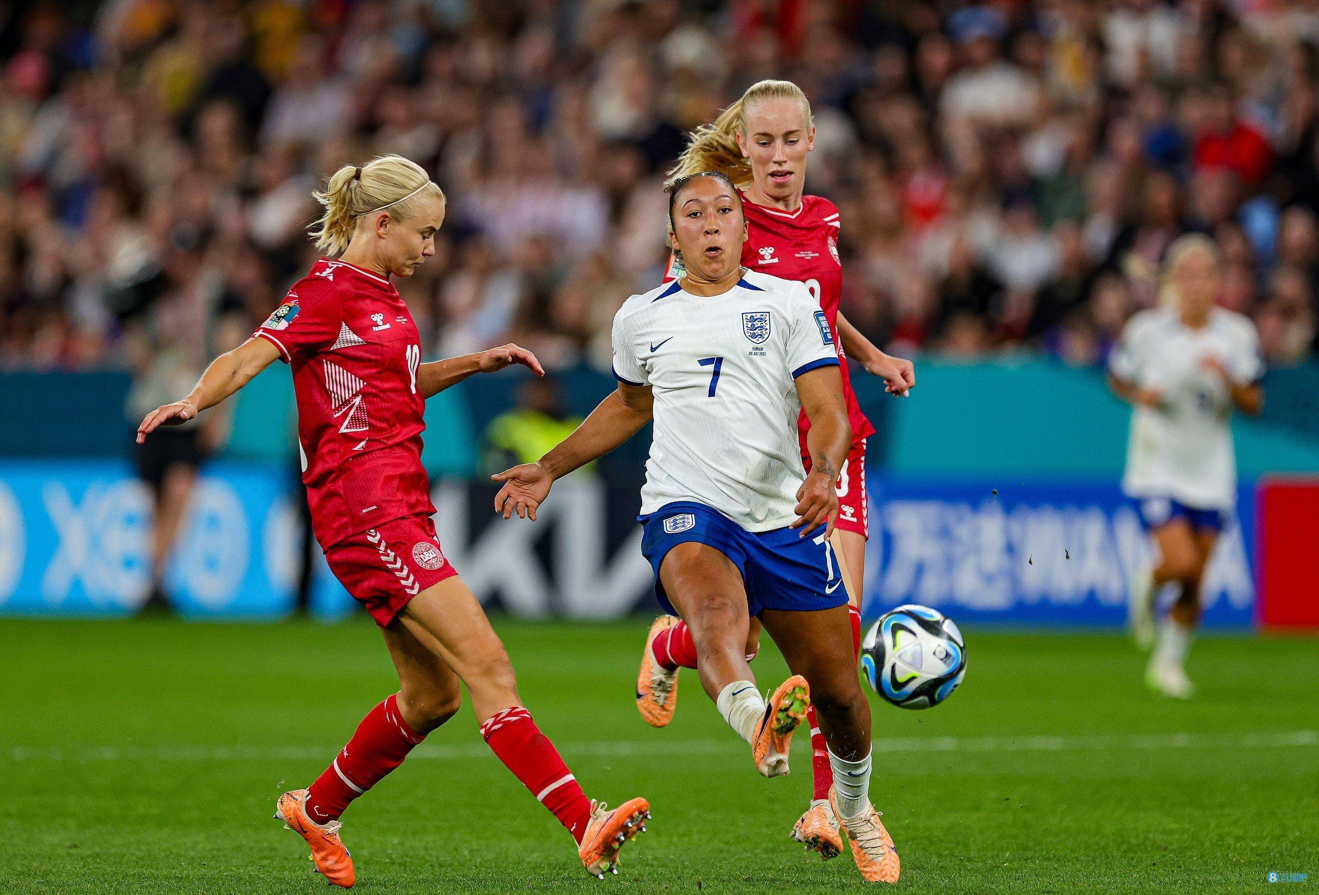 关于世界女足明星们争相展现球技,吸引眼球的信息 关于世界女足明星们争相展现球技,吸引眼球的信息