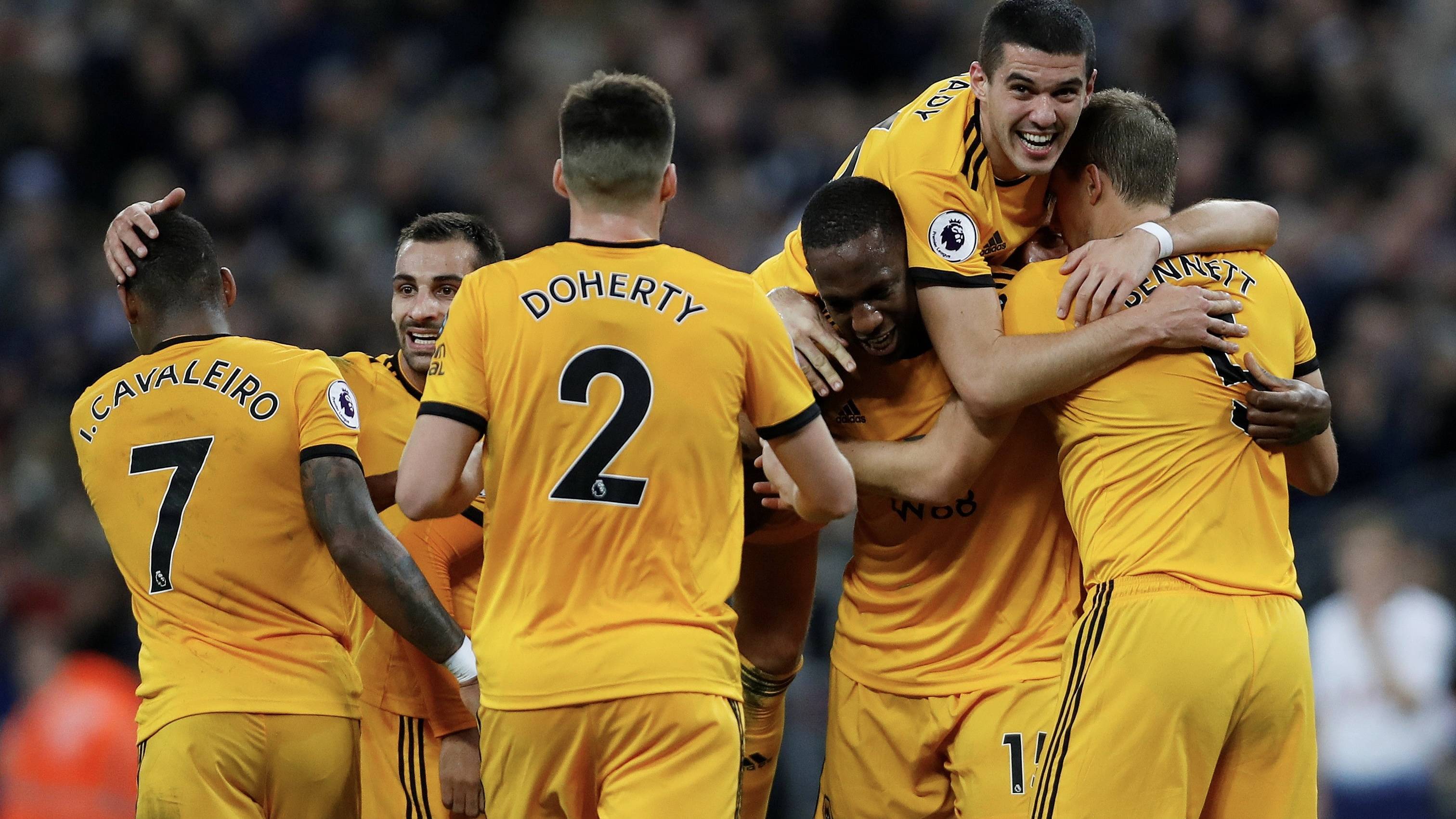 足球比赛精彩绝伦，每一粒进球都是荣耀