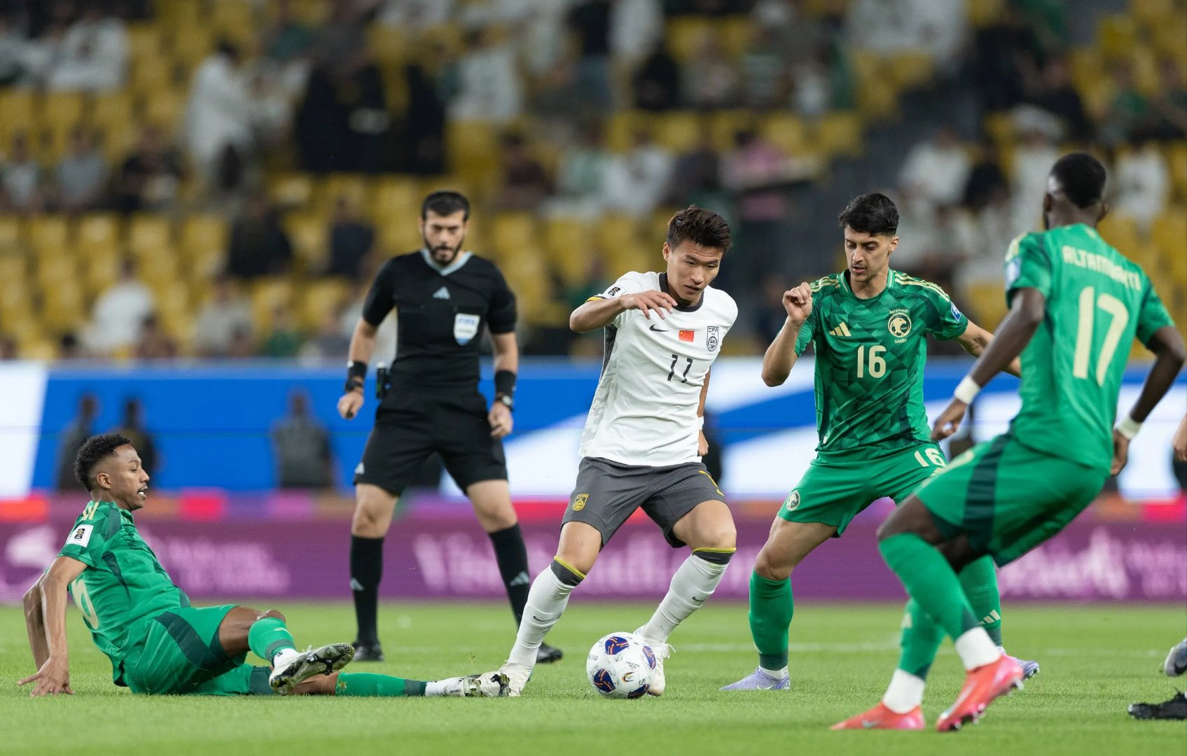 PG平台-奥格斯堡球员伤愈归队，备战下一场比赛