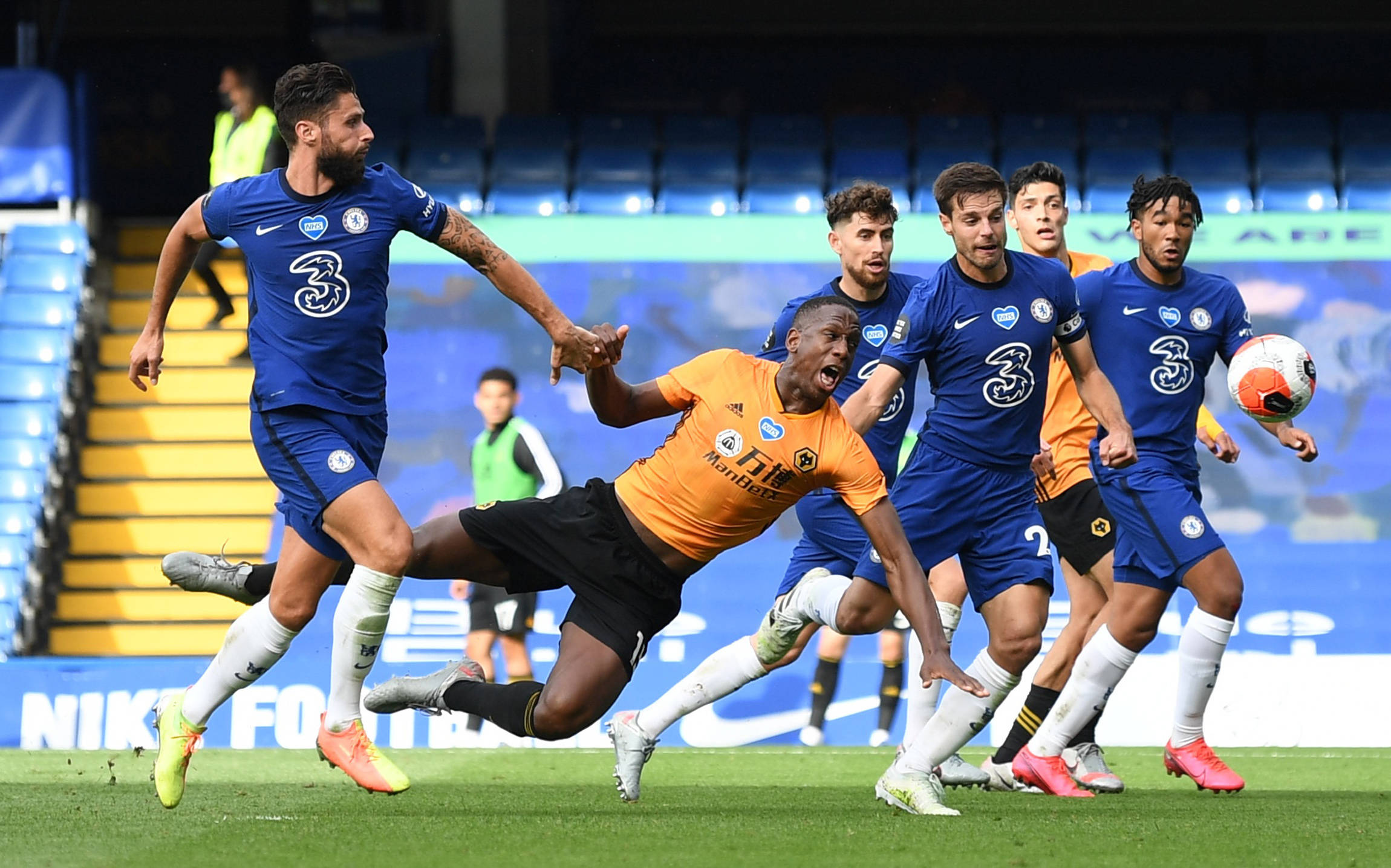 切尔西客场遭遇对手强硬保持领先