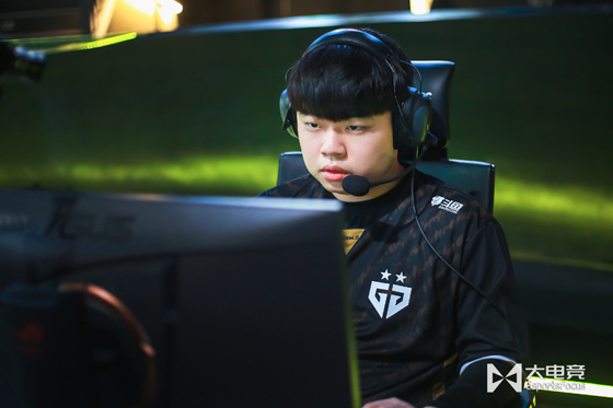 DRX险胜100T,Ming极限生还后反打宿敌对决八强赛,锁定晋级资格 DRX险胜100T,Ming极限生还后反打宿敌对决八强赛,锁定晋级资格