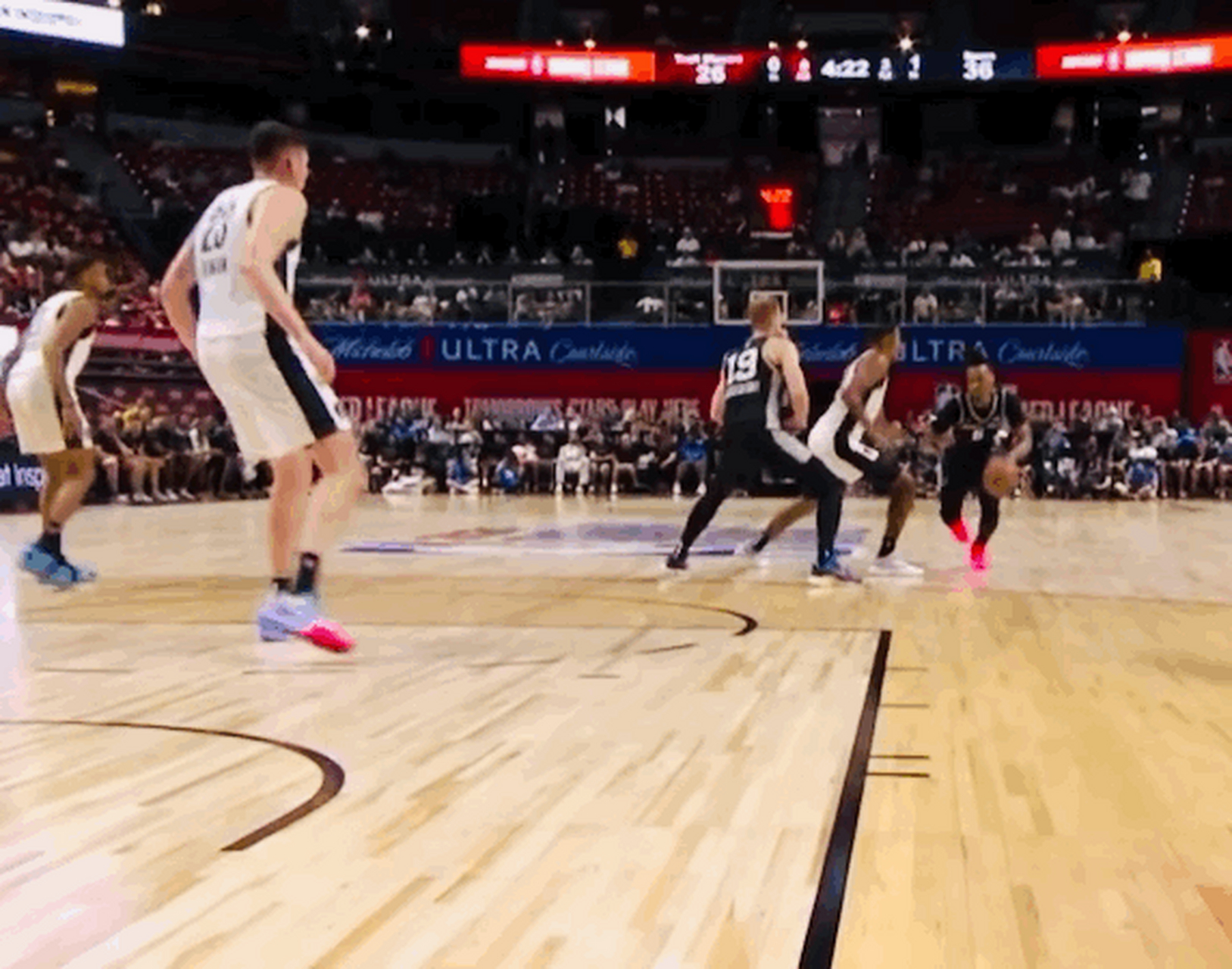 开拓者队在客场战胜马刺队 开拓者队在客场战胜马刺队