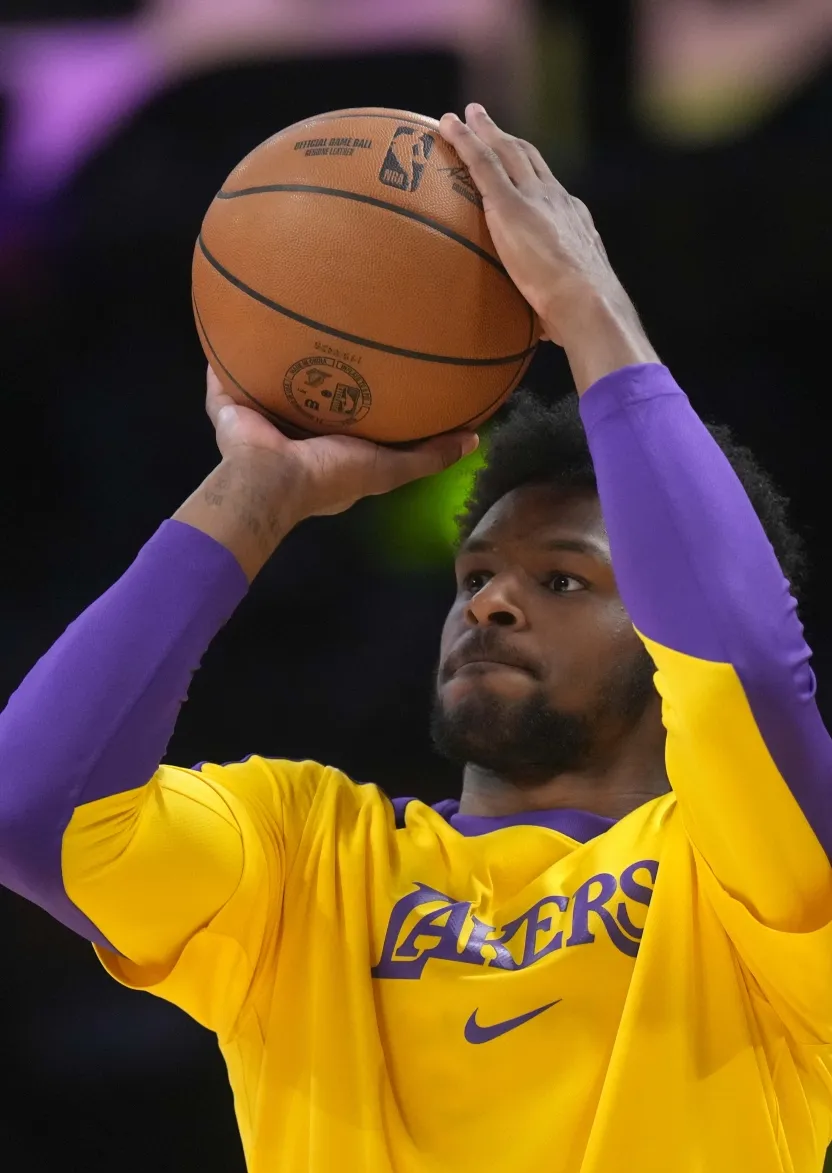 湖人后卫外线射手连得20+，率队逆转胜利的简单介绍