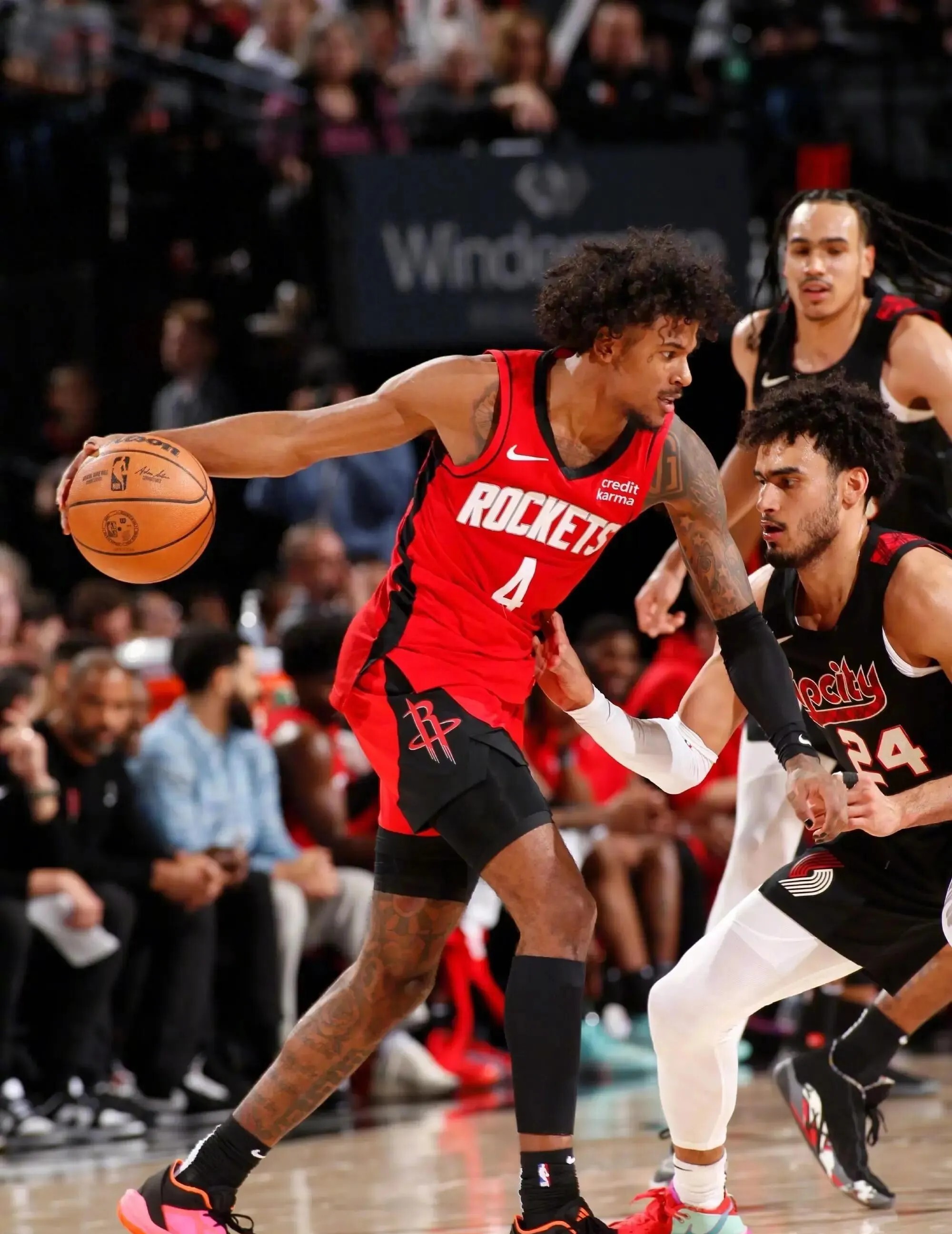 火箭主场大胜独行侠,状态回暖 火箭主场大胜独行侠,状态回暖