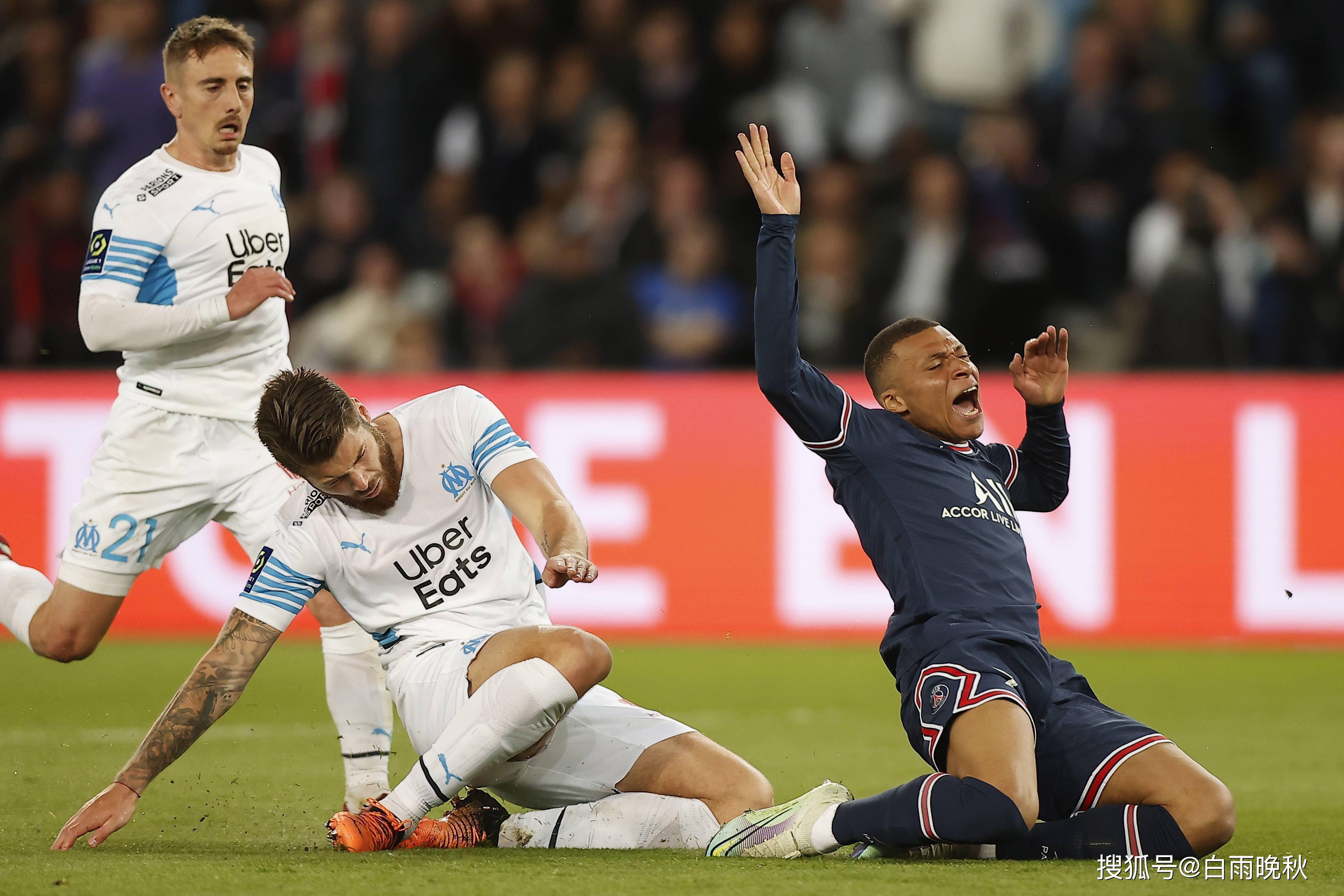 巴黎圣日耳曼前锋破门，助球队逼平对手