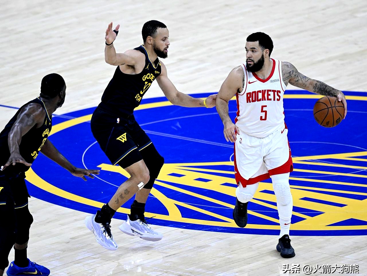 勇士碾压浙江队,范弗利特带队取胜 勇士碾压浙江队,范弗利特带队取胜