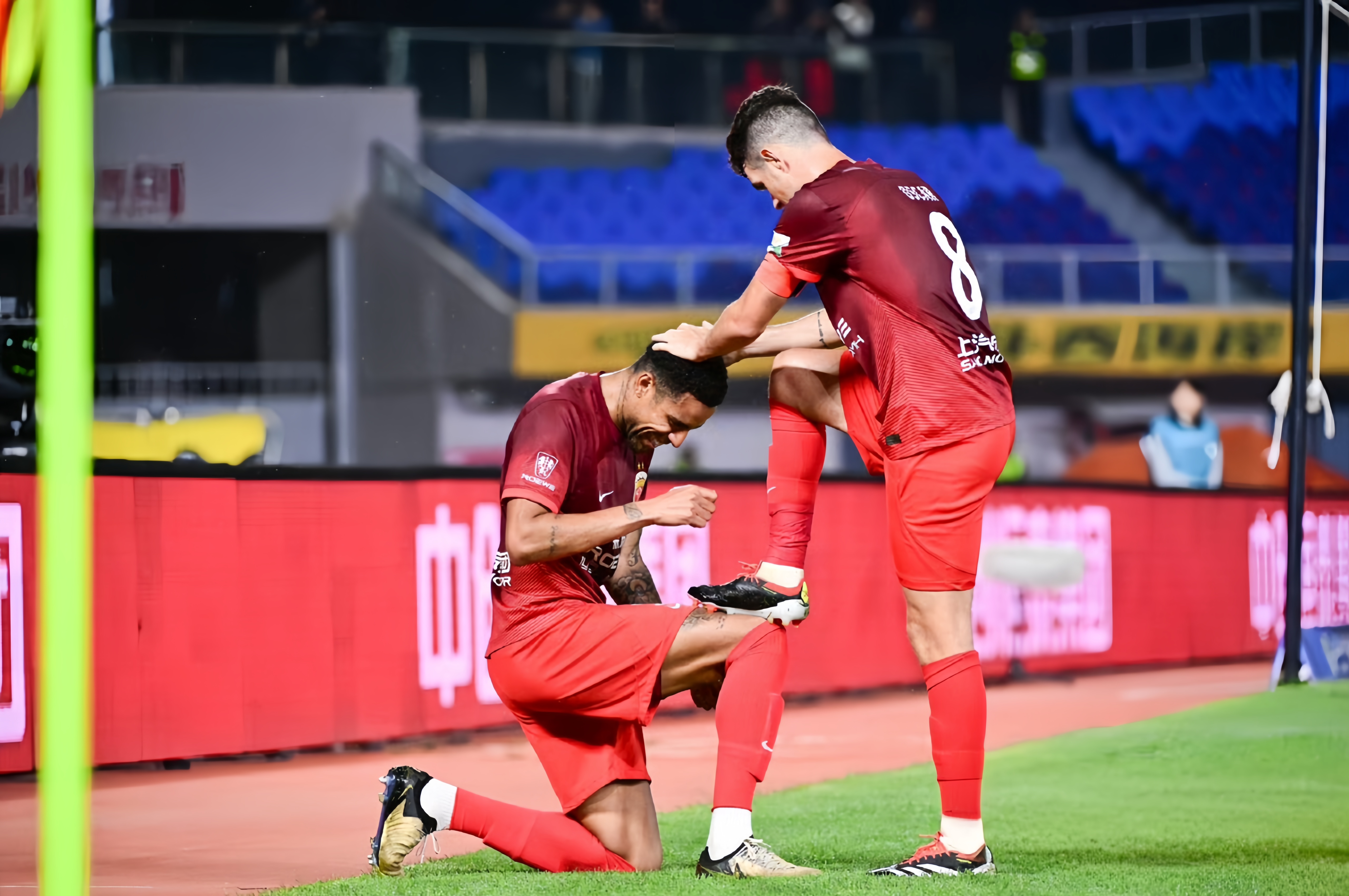 威廉姆斯碾压梅赛德斯，周冠宇关键制胜的简单介绍