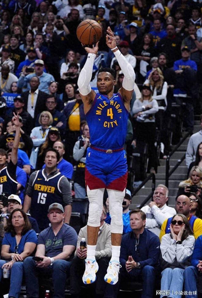 掘金逆转美国男篮,威斯布鲁克送出助攻 掘金逆转美国男篮,威斯布鲁克送出助攻