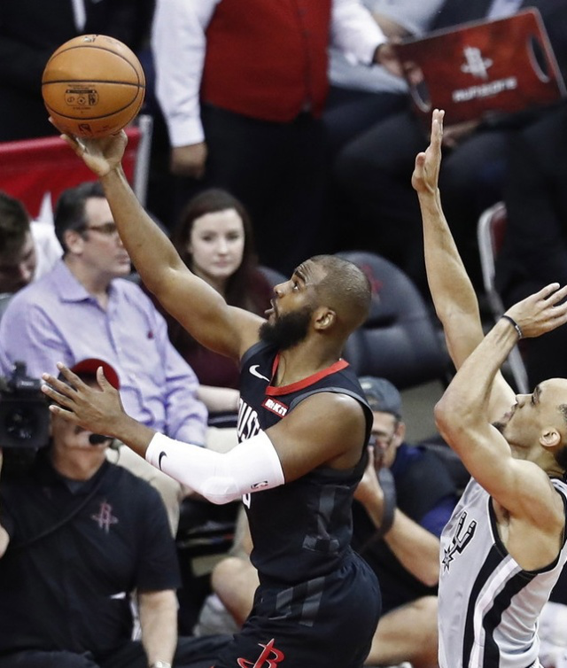 马刺险胜天津队，克莱高光表现