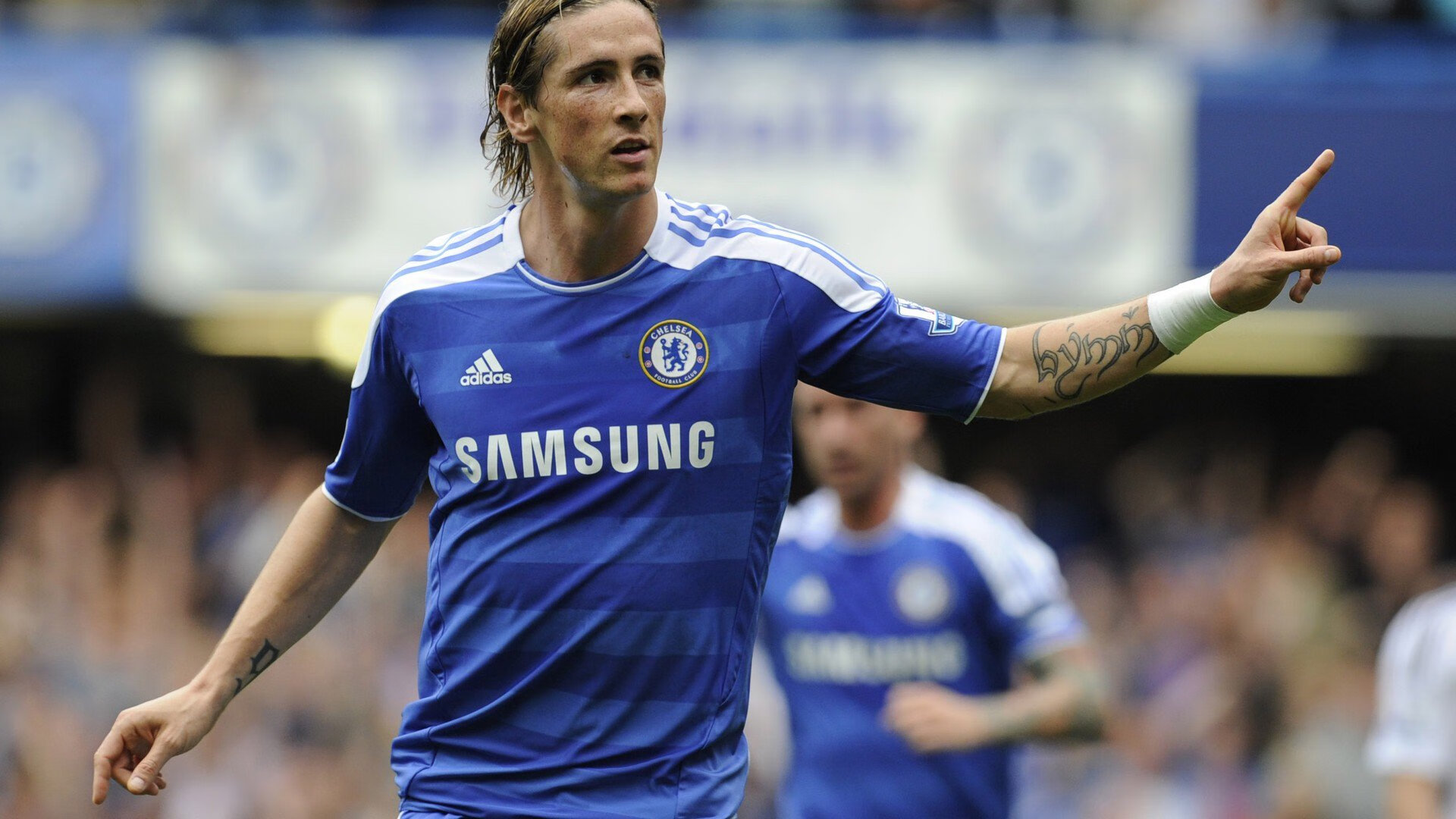 里程碑在沉默的球场完成,迪亚斯一球穿透两个世界