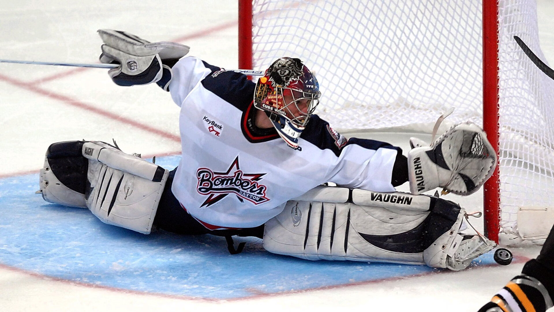 上海队血拼老鹰防线,爱德华兹无解进攻终成唯一主宰