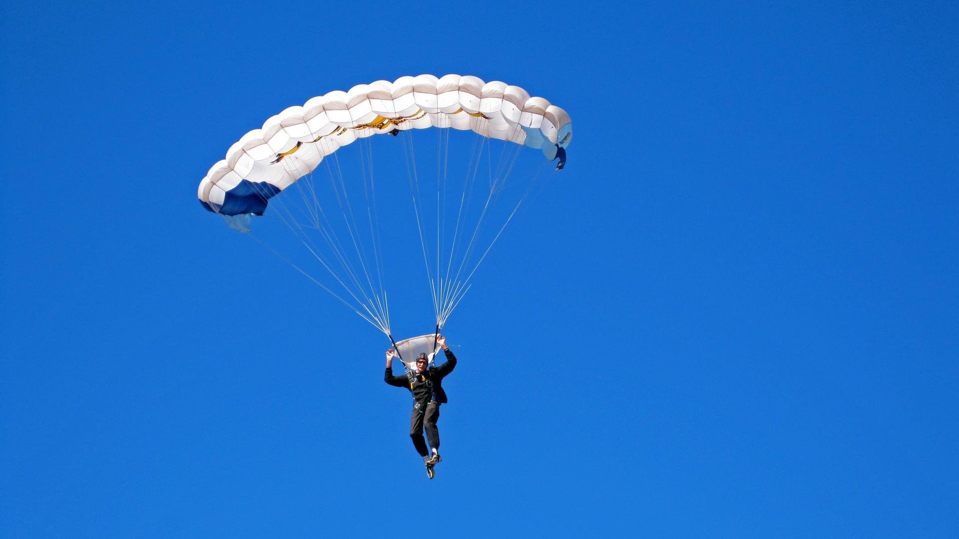一场跨越400年的黄金鏖战，当英格兰遇上哥伦比亚，皮克成为场上的黄金